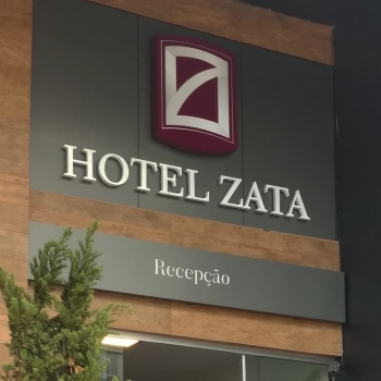 Letras caixa com sombra de led. Hotel zata 