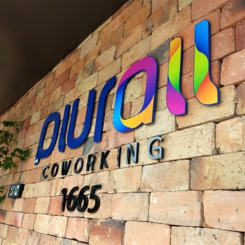 Letras caixa pvc . Plurall 