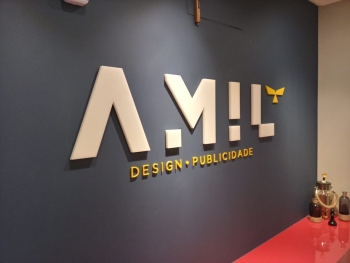 Letras em acrílico com pintura fosco