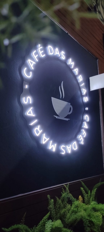 Letras em acrílico com pintura