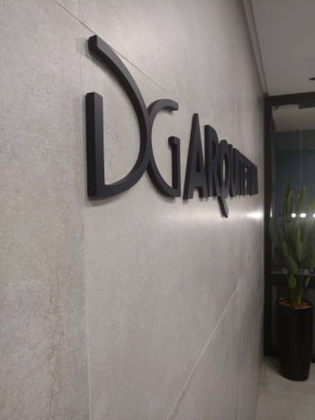 Letras em PVC com pintura fosca