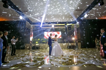 Pista de dança arabesco dourado 