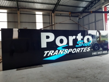 Placa em ACM porto sul 