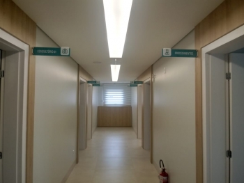 Sinalização interna, placas de porta  . Levve Ortopedia 